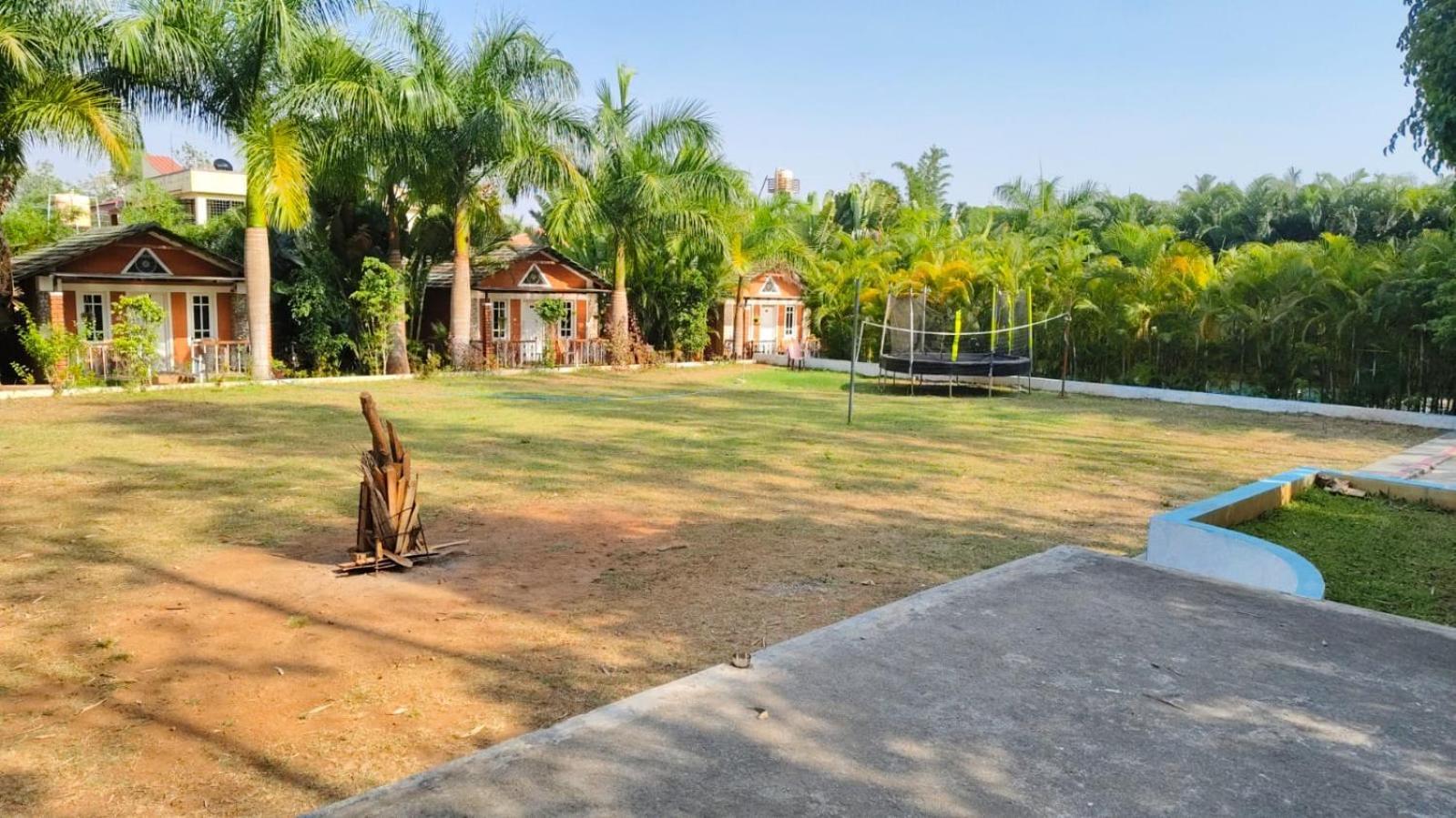 Plumeria Resort Kushālnagar Exteriör bild