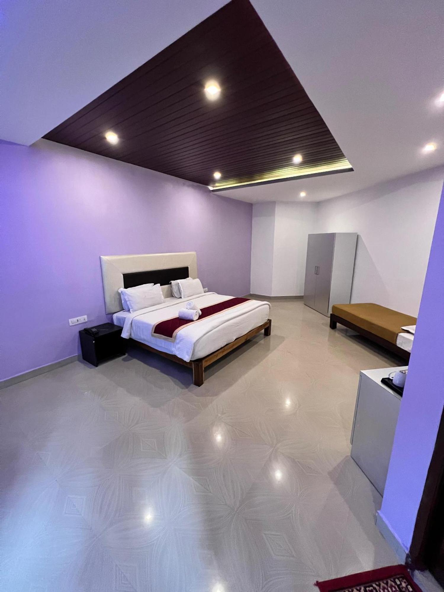 Plumeria Resort Kushālnagar Exteriör bild