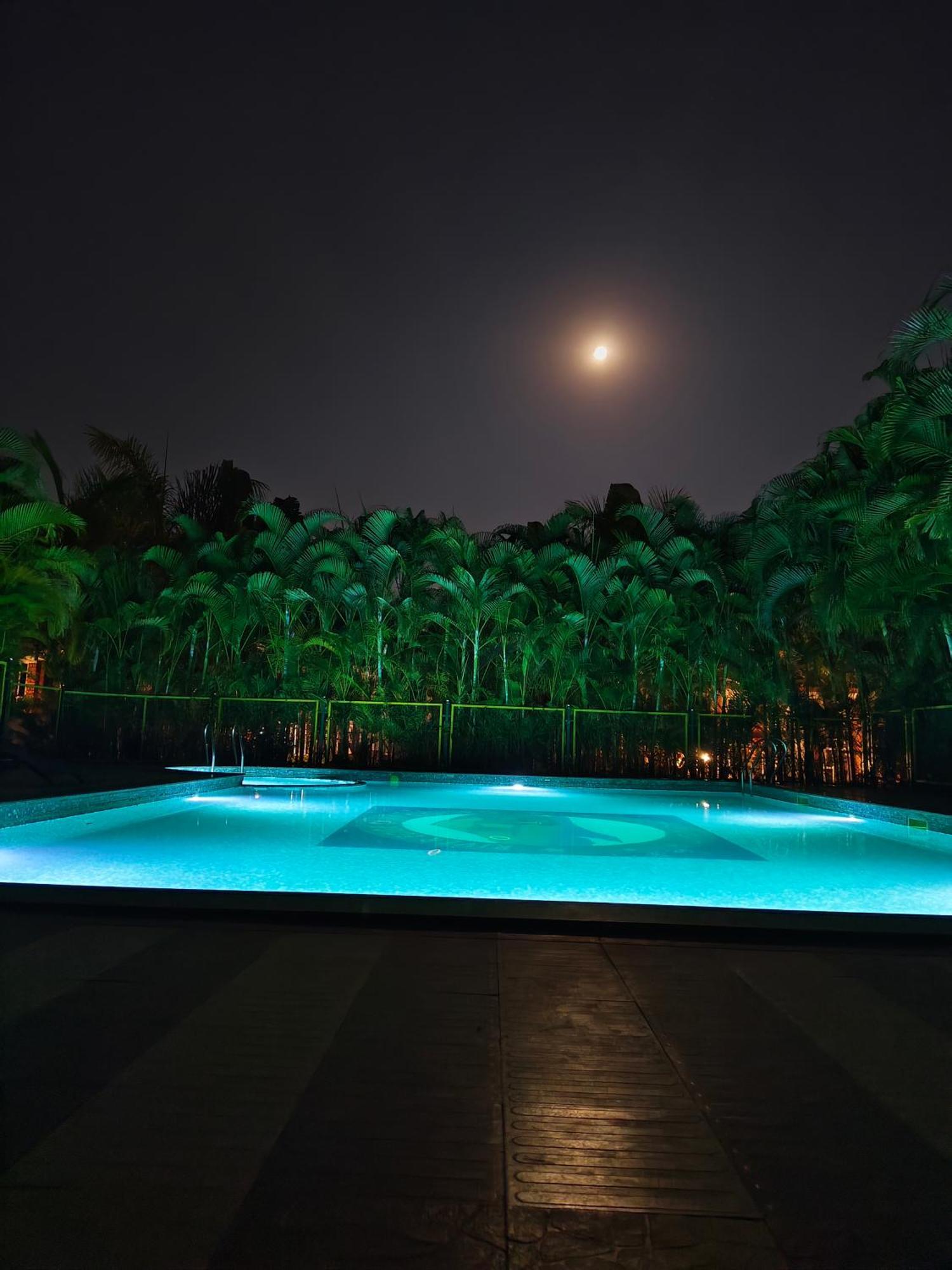 Plumeria Resort Kushālnagar Exteriör bild